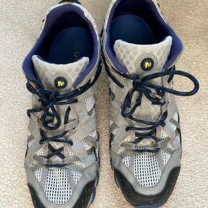Merrell water shoe size Men’s 11 with Powerstep insoles. Only worn three times.